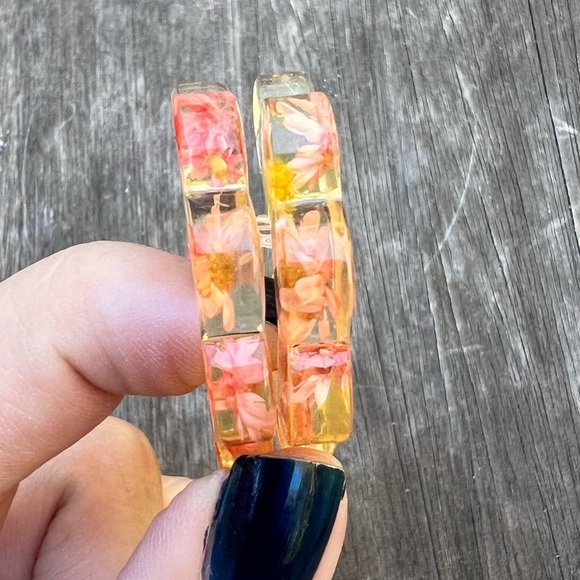 Scalloped Edge Hoop Real Pressed Flower Resin Earrings Pink Yellow - Picture 7 of 9